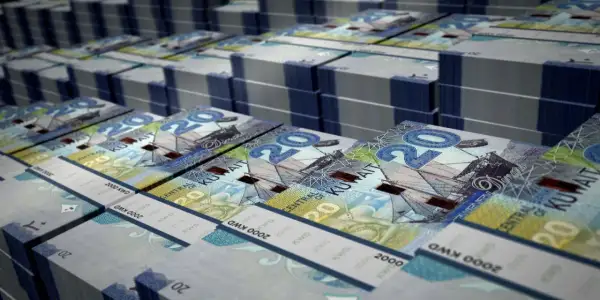 Stosy banknotów 20 dinarów kuwejckich, jednej z najdroższych walut świata, tworzą imponujący widok bogactwa.